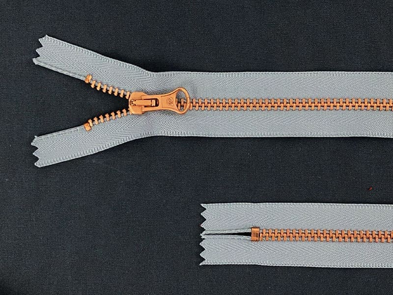 Reißverschluss Kupfer Metall 25 cm, Hellgrau