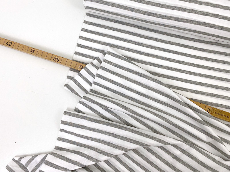 Reststück! 0,90m Designerleftover Feinjersey 100% Cotton, Streifen hellgrau Melange – Bild 2
