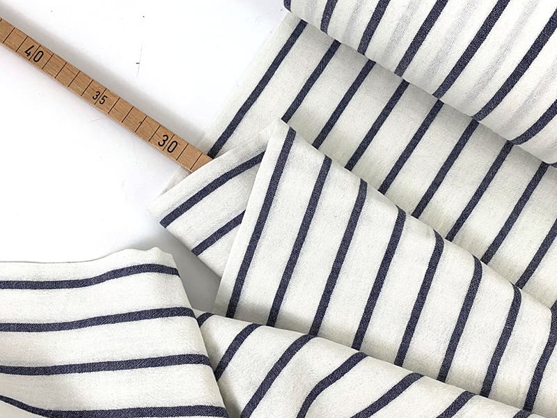Reststück!!! 0,55m Double Gauze Musselin Yarn Dyed Stripes Offweiß Navy