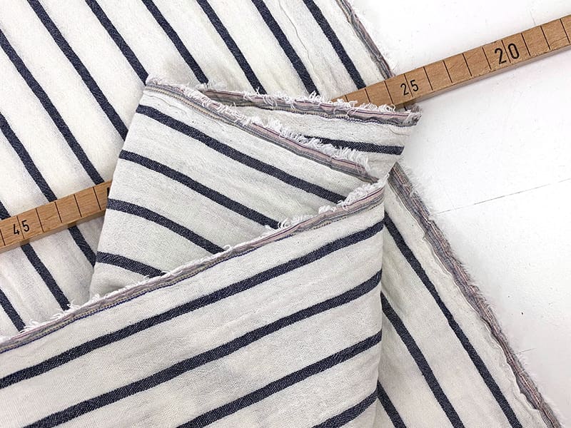 Reststück!!! 0,55m Double Gauze Musselin Yarn Dyed Stripes Offweiß Navy – Bild 2