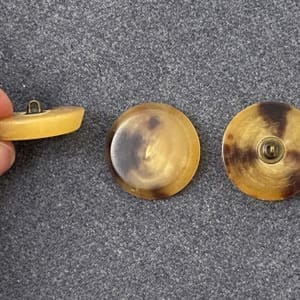 Designer knopf horn hell konisch 28 1000stoff