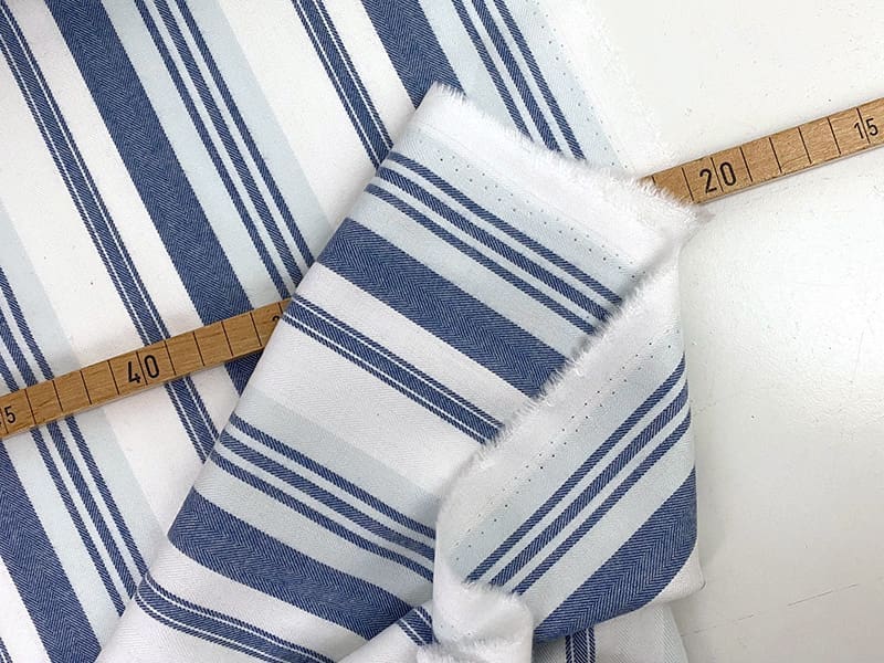 Reststück! 1,00m Designerleftover Flanell Streifen Fischgrat Weiß Blau – Bild 2